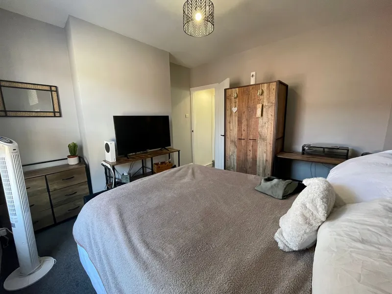 Modern 2 Bed Terraced House // Aug 2026 - Thumbnail 8